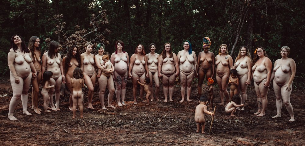 A lot of naked women