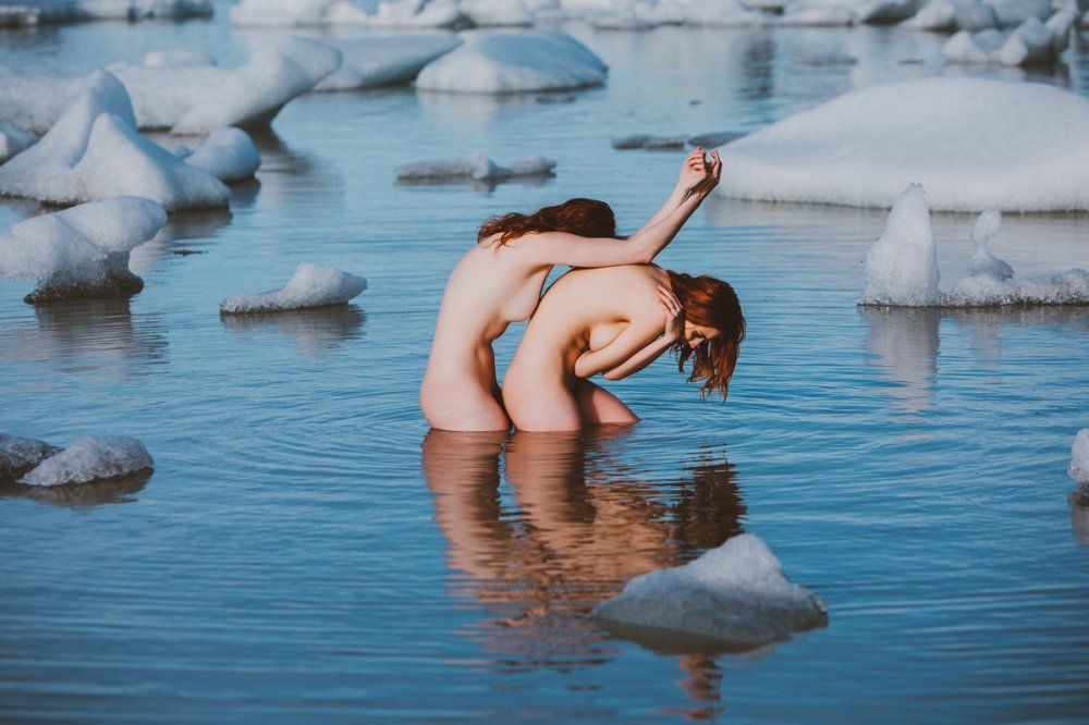 Alexis Ren Topless 18!+