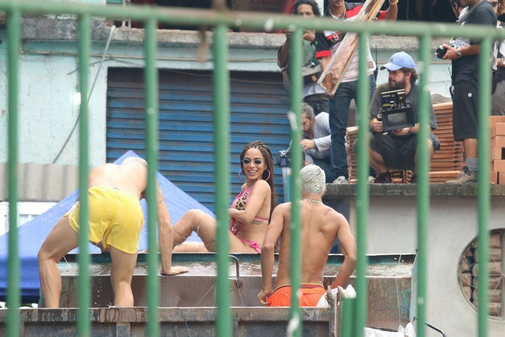 Anitta singer drain