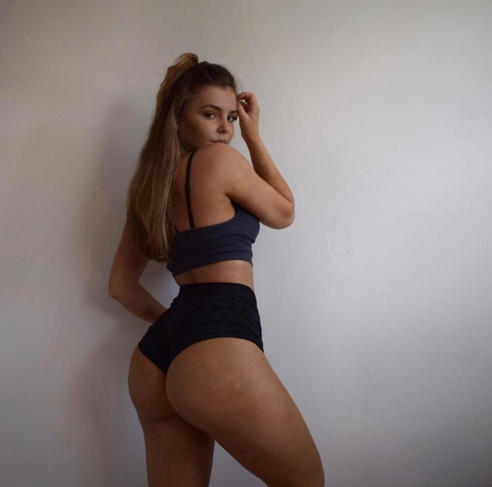 Amanda Taylor from behind