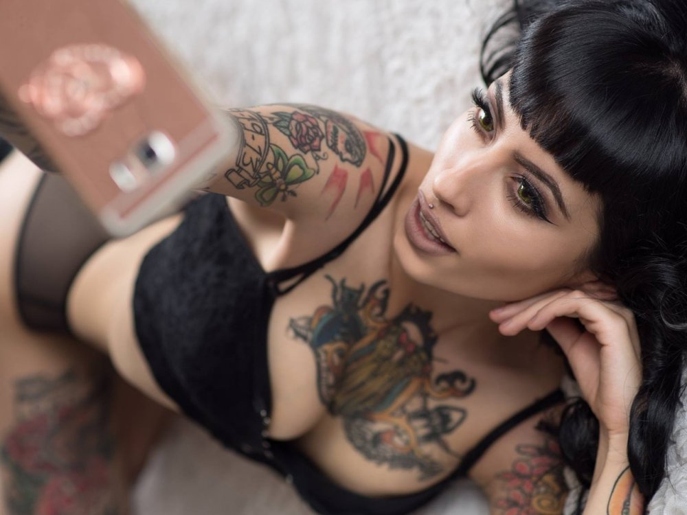 Brunettes with tattoos