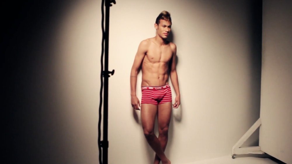 Neymar is naked