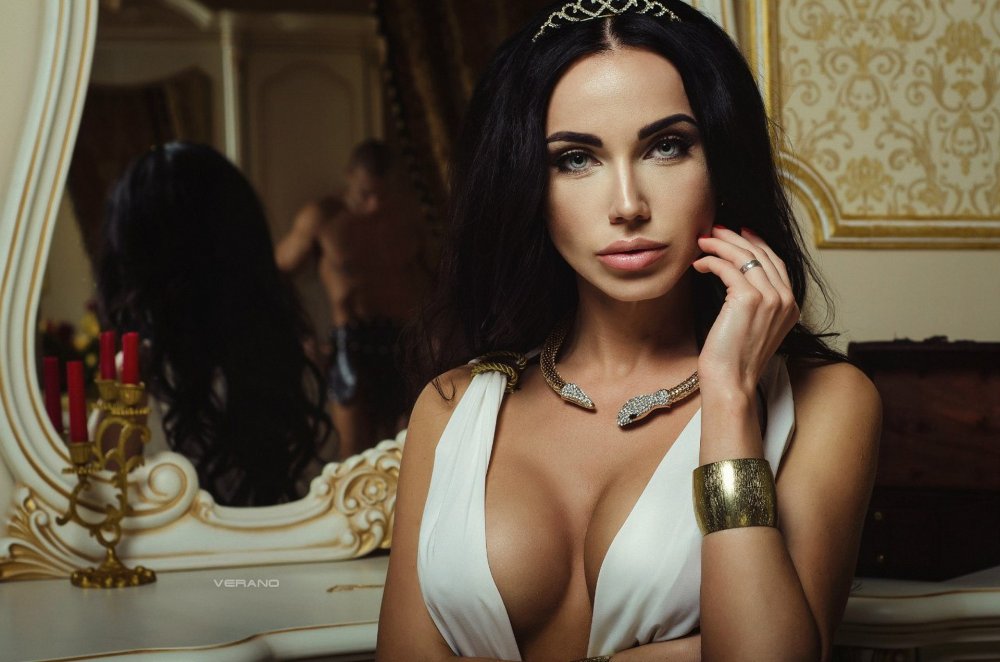 Ukrainian Kim Kardashian Alena Omovich