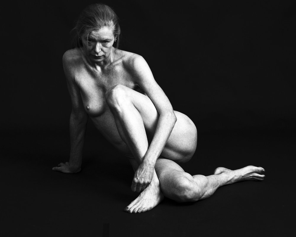 Elderly naked and photographer