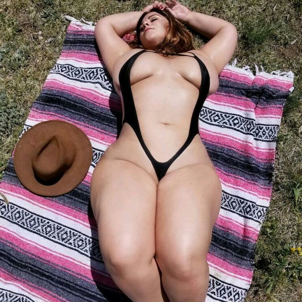 London Andrers in Bikini