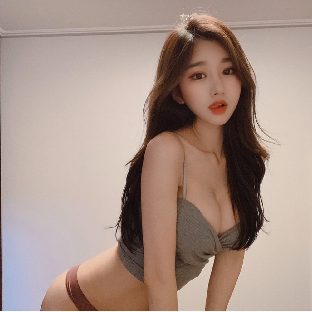 Liu Ifay in underwear