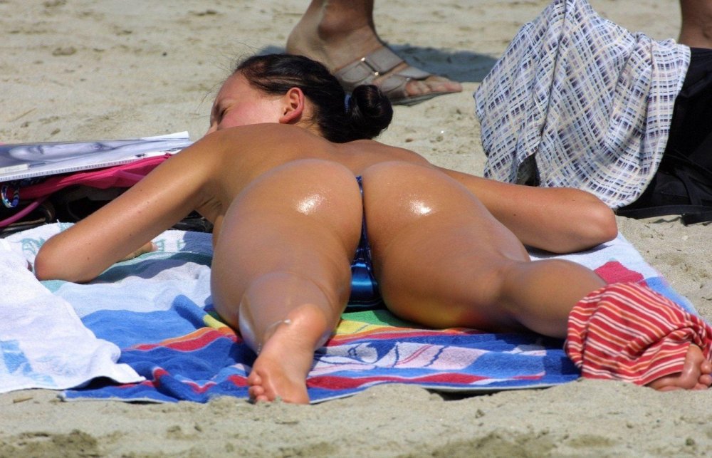 Beautiful butt Peeping