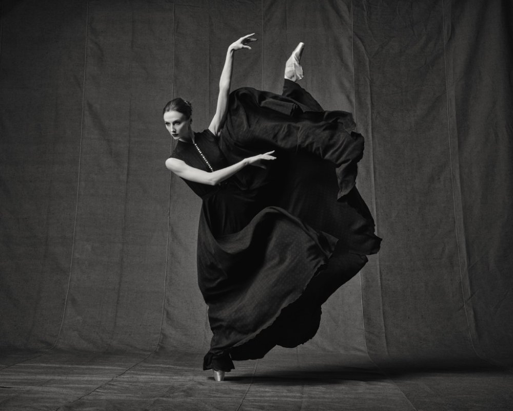 Svetlana Zakharova stretching
