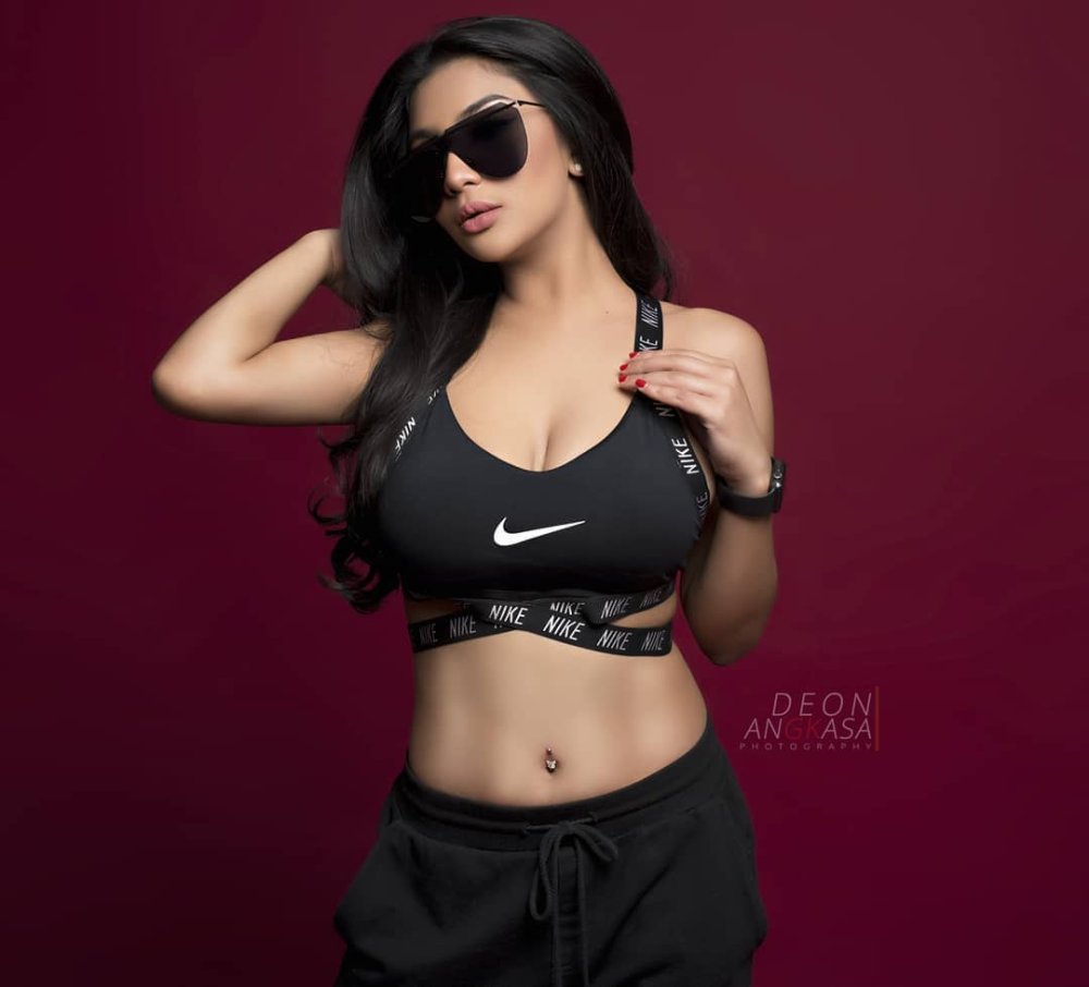 Artis aura kasih bugil