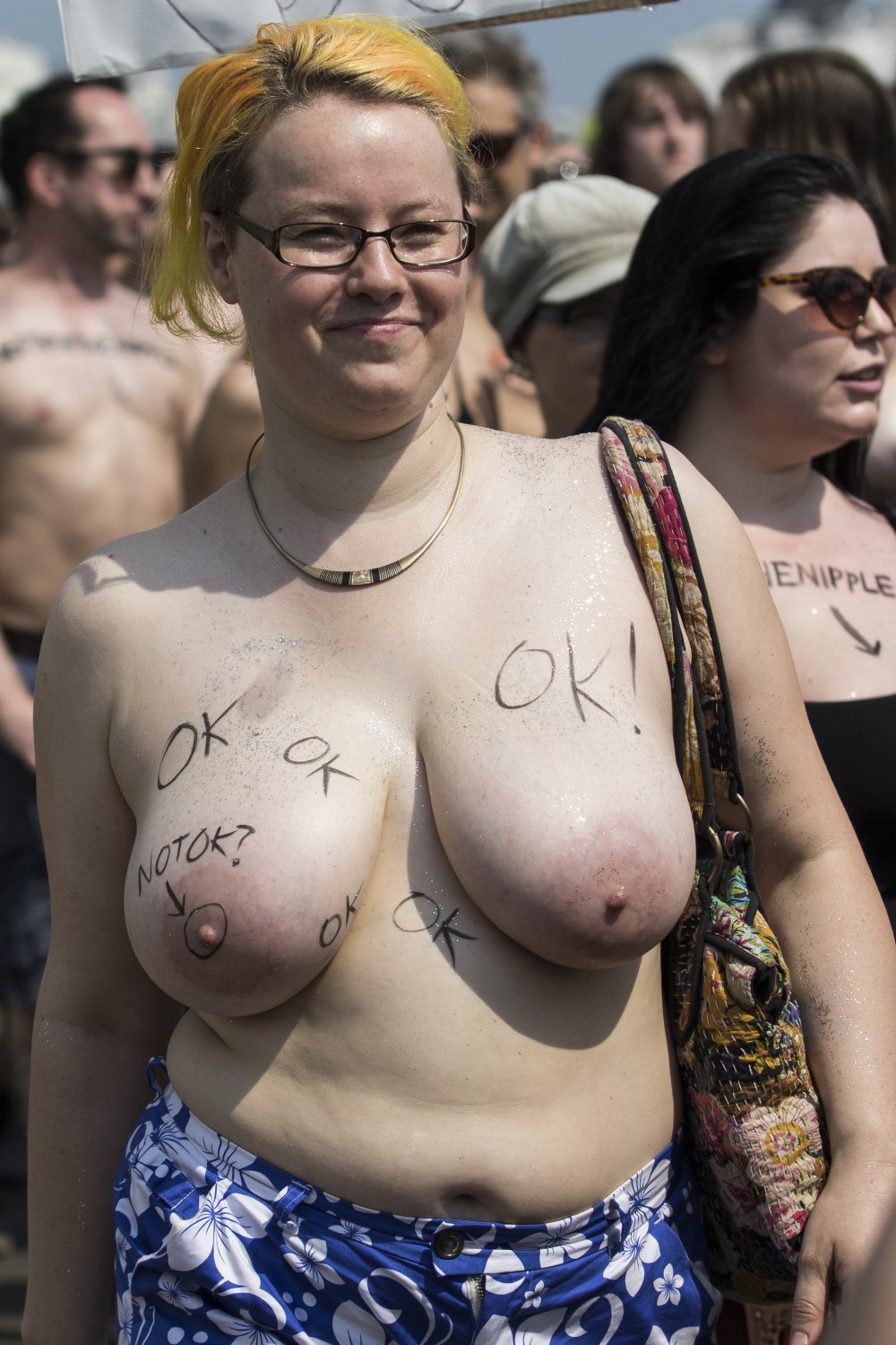 Natural boobs in public