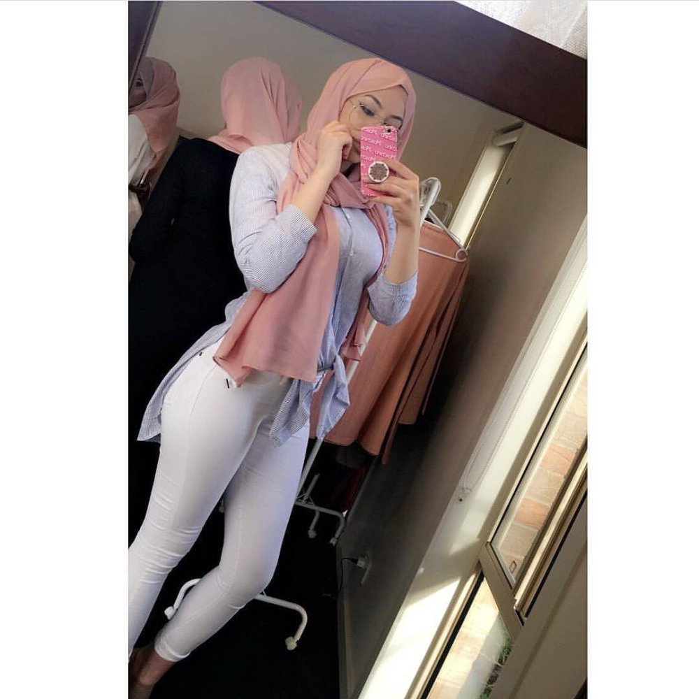 Naked Arab girls