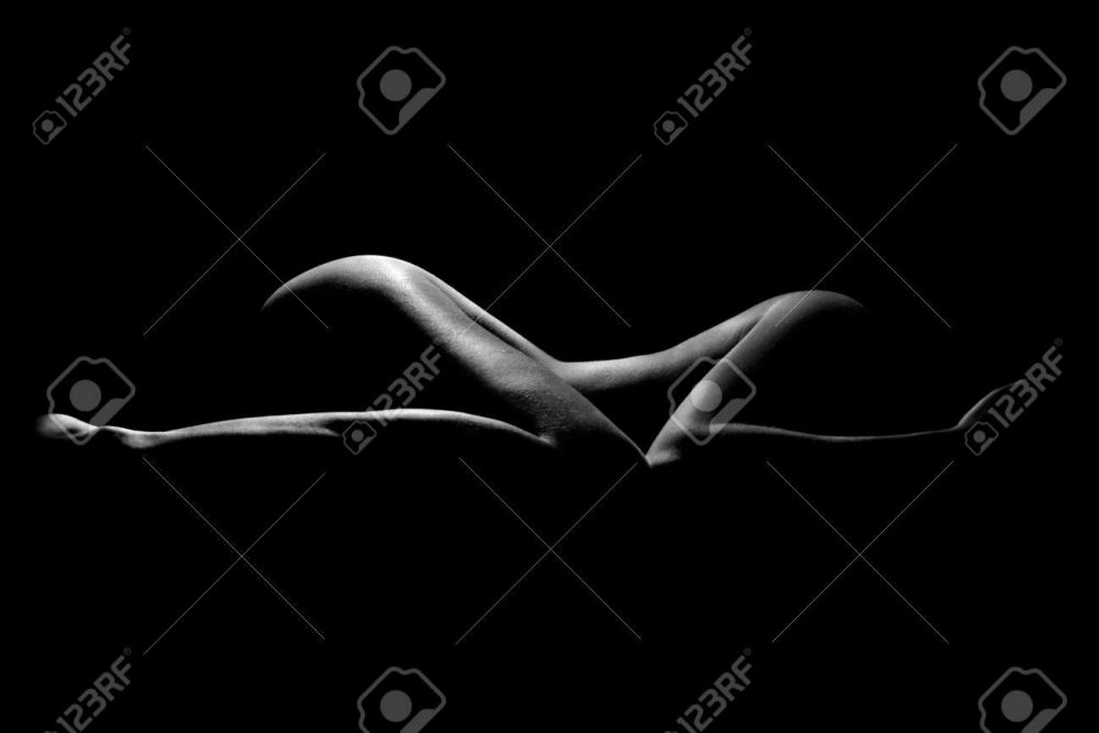 Ainett Stephens is completely naked