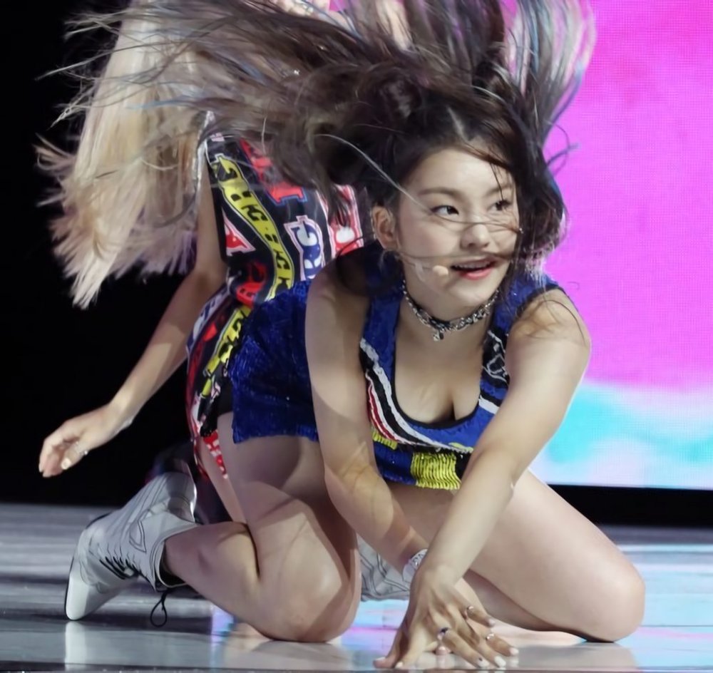 Itzy participants Loco