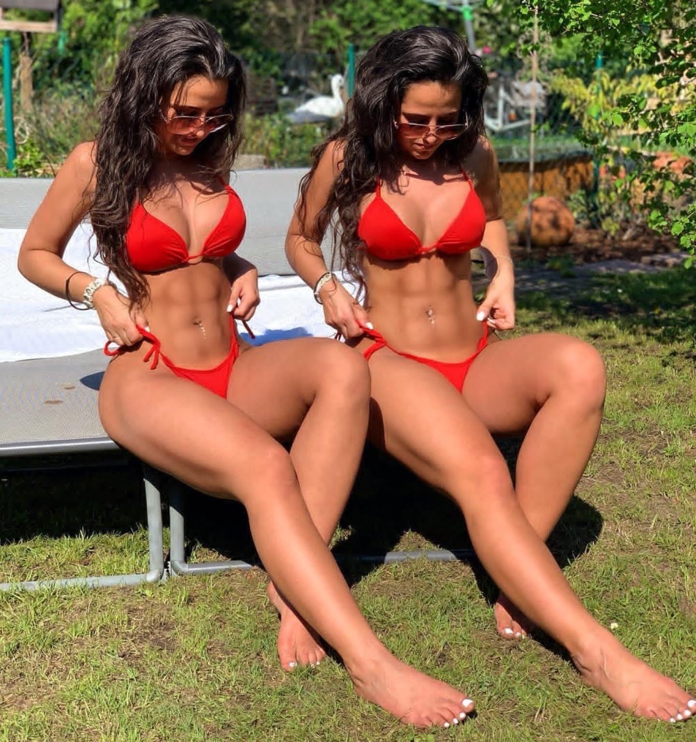 Adellinka Twins