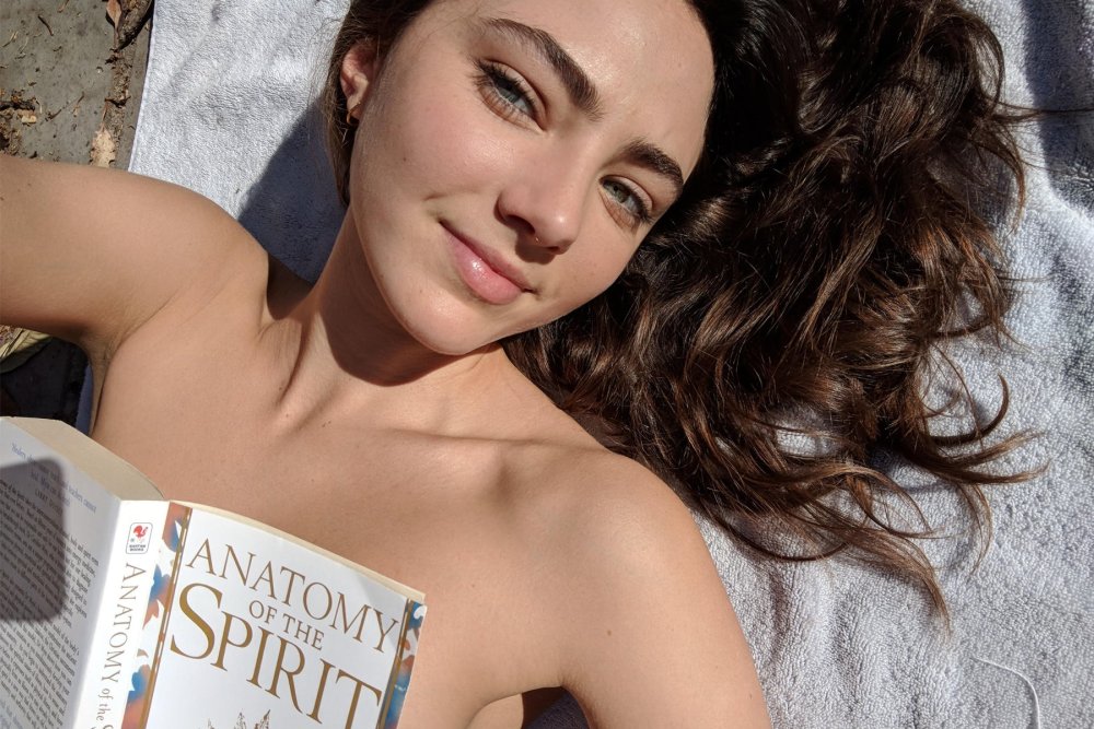 Naked fashion model Amelia