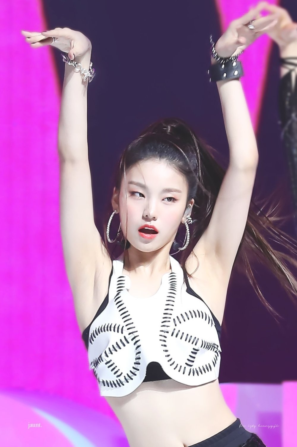 Yuna itzy mouth