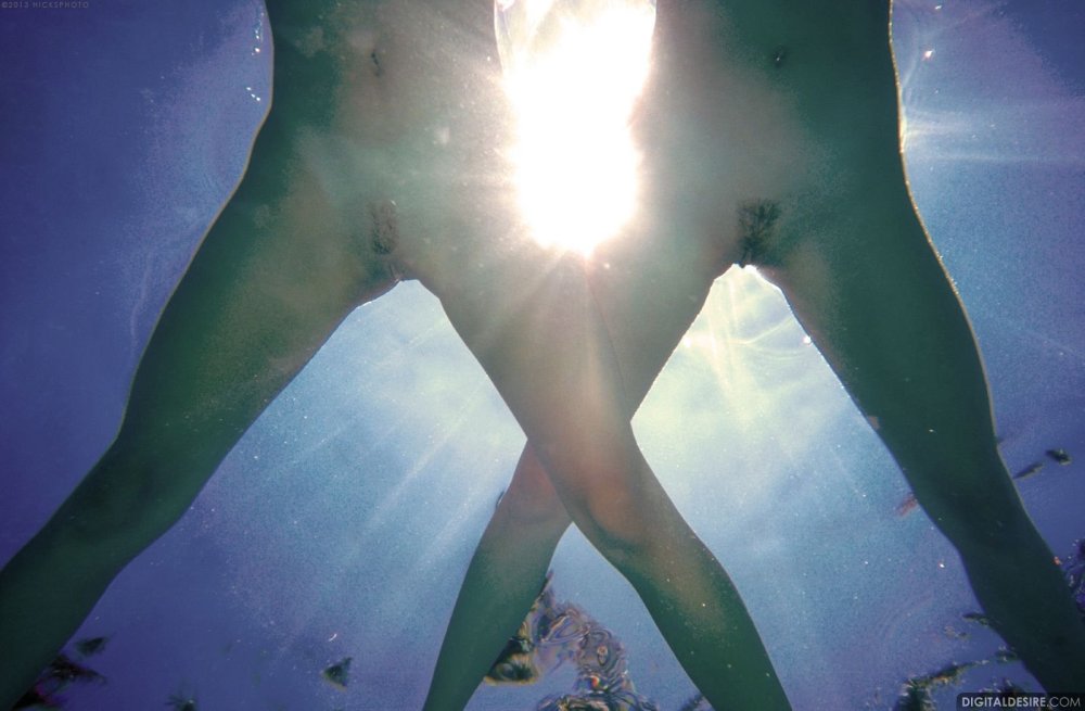 Hairy pussy under water