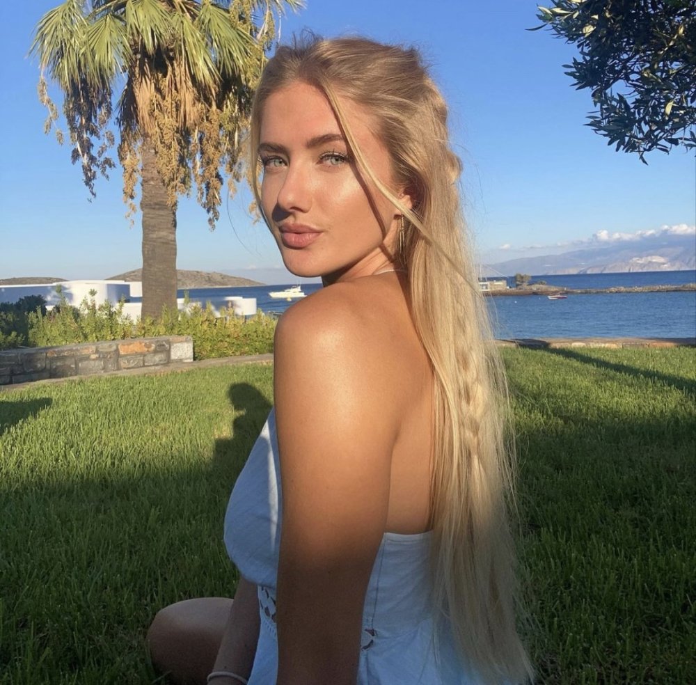 Alice Schmidt is hot