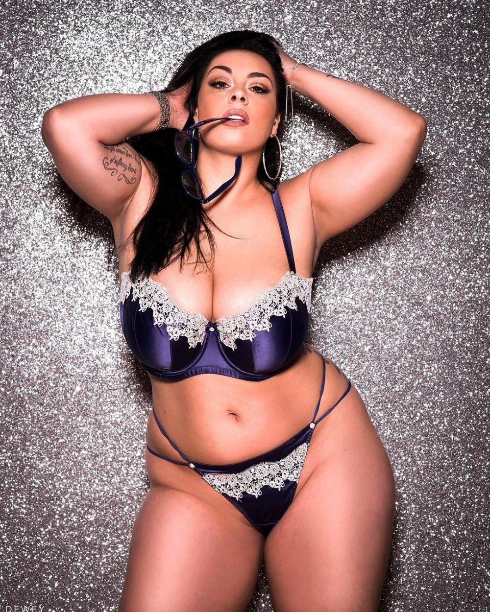Anastasia Kvitko model plus saz