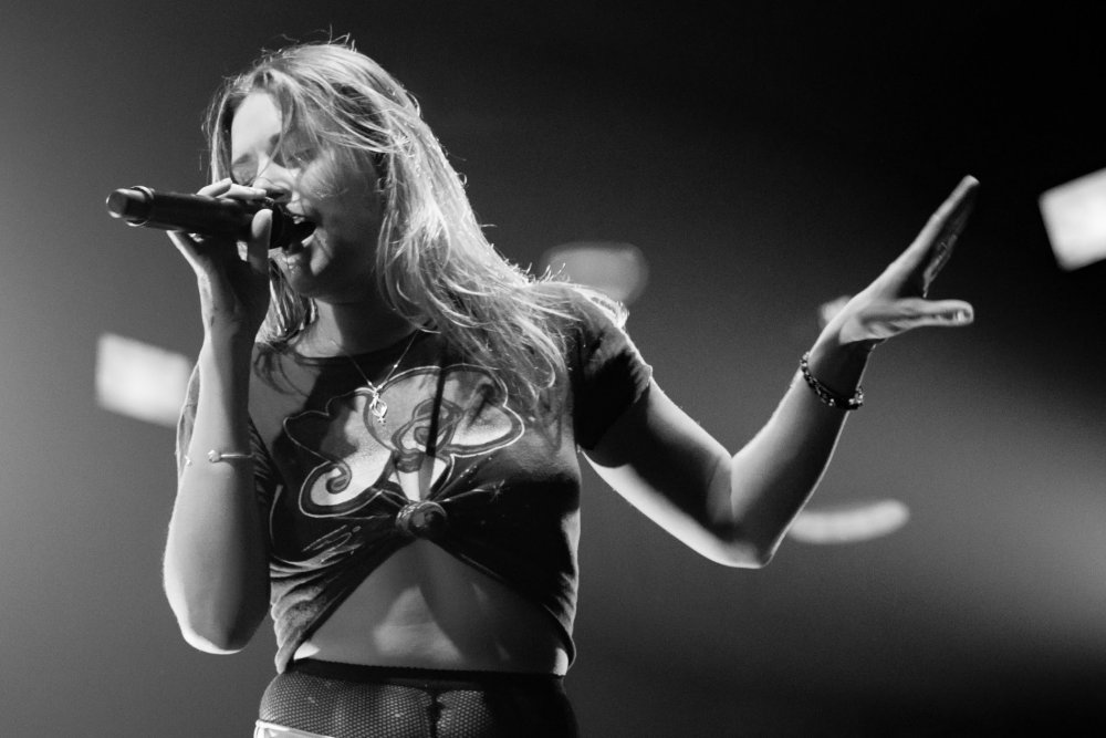 Singer Tove LO Toples