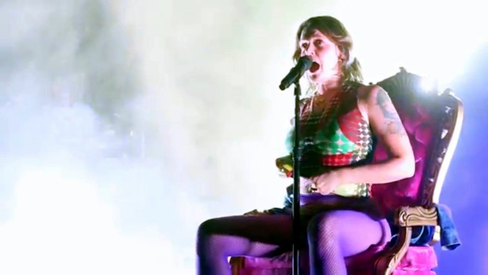 Tove LO soloist