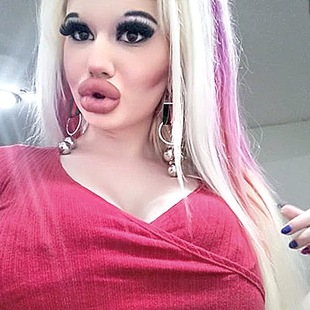 Andrea Ivanova lips