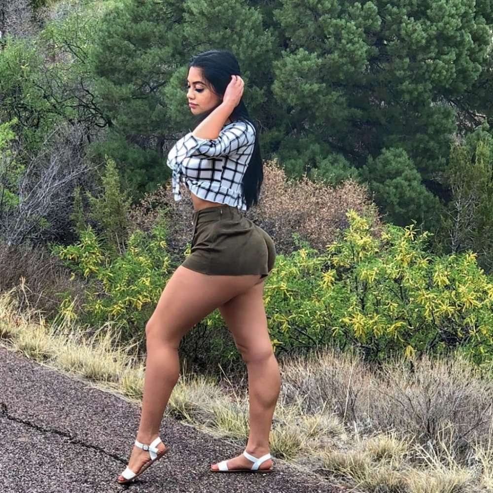 Jailyne Ochoa in jeans