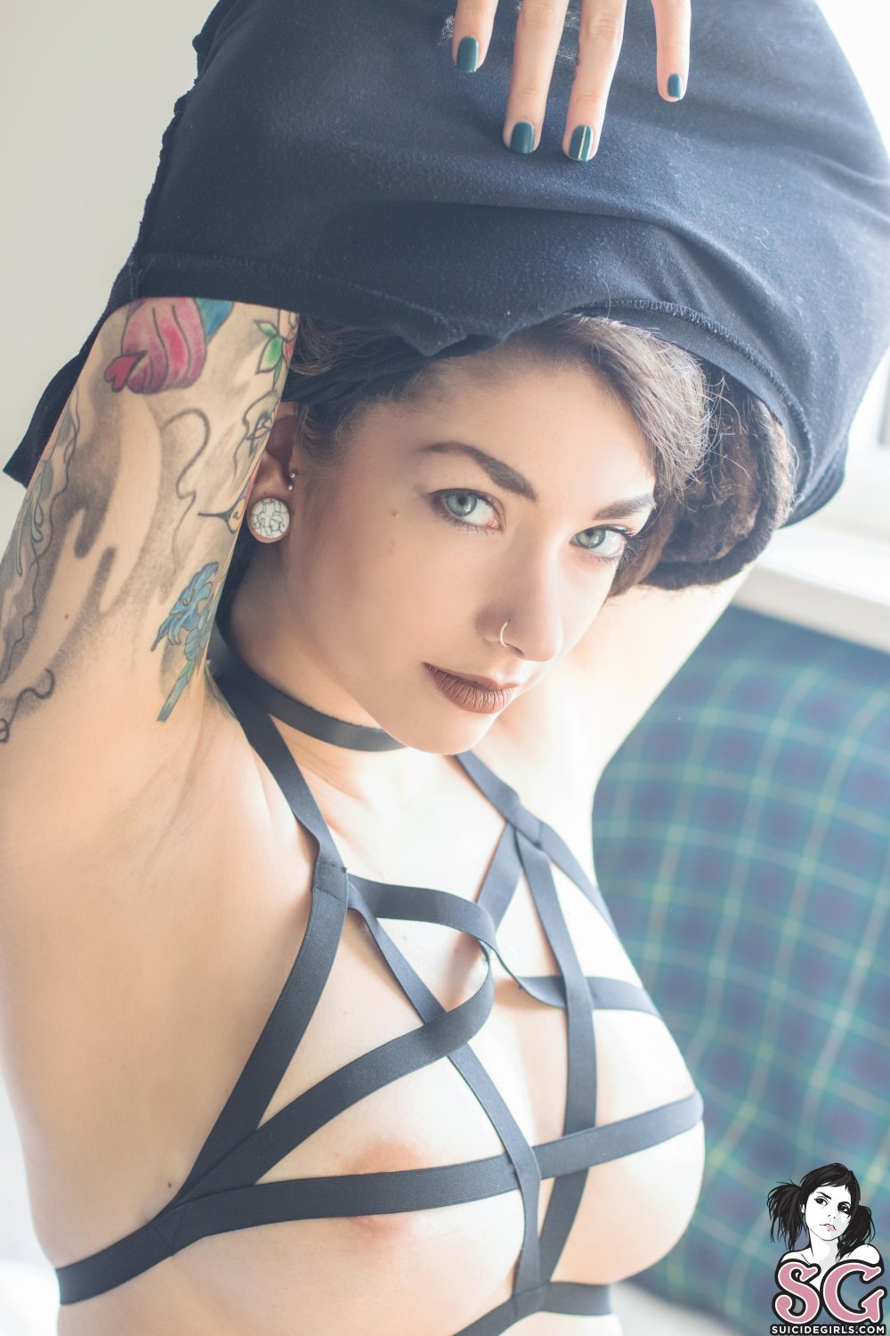 Bella Figheira: Alerose Suicide Nude Pussy
