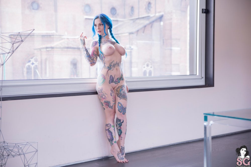 Riae suicide model naked 2020