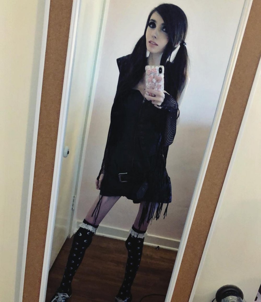 Eugenia Cooney legs