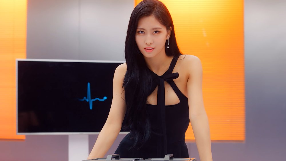 Hirai Momo Hot