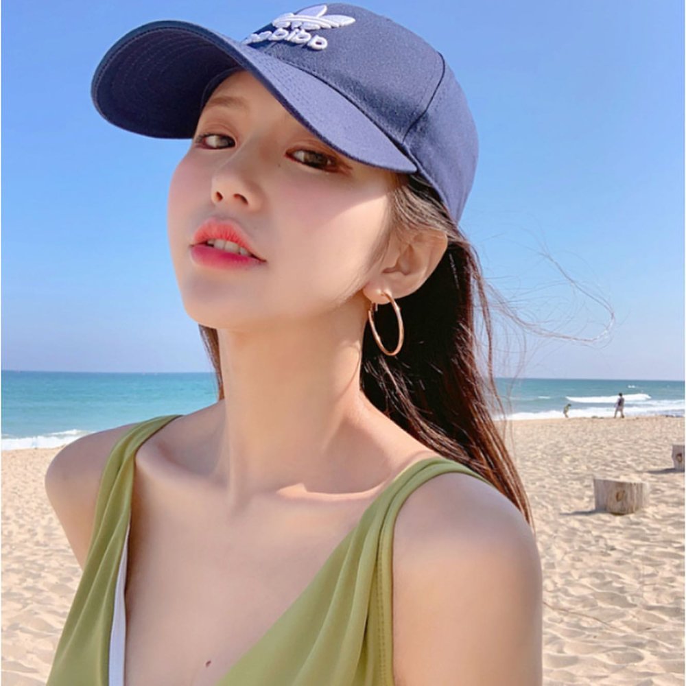 "Chuu" legs