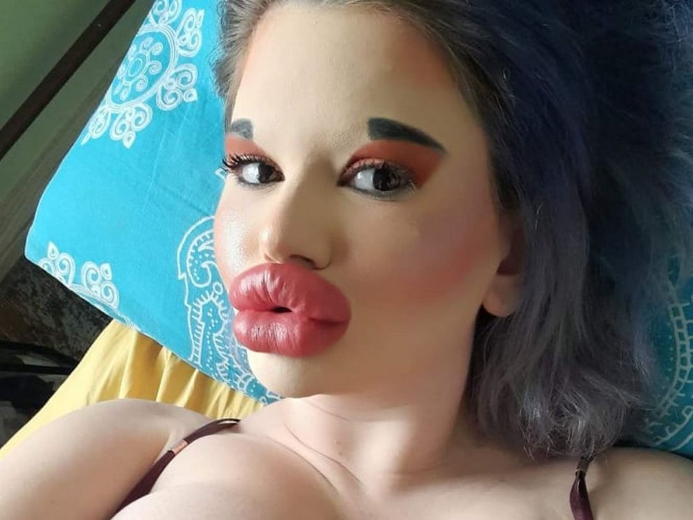 Andrea Ivanova lips