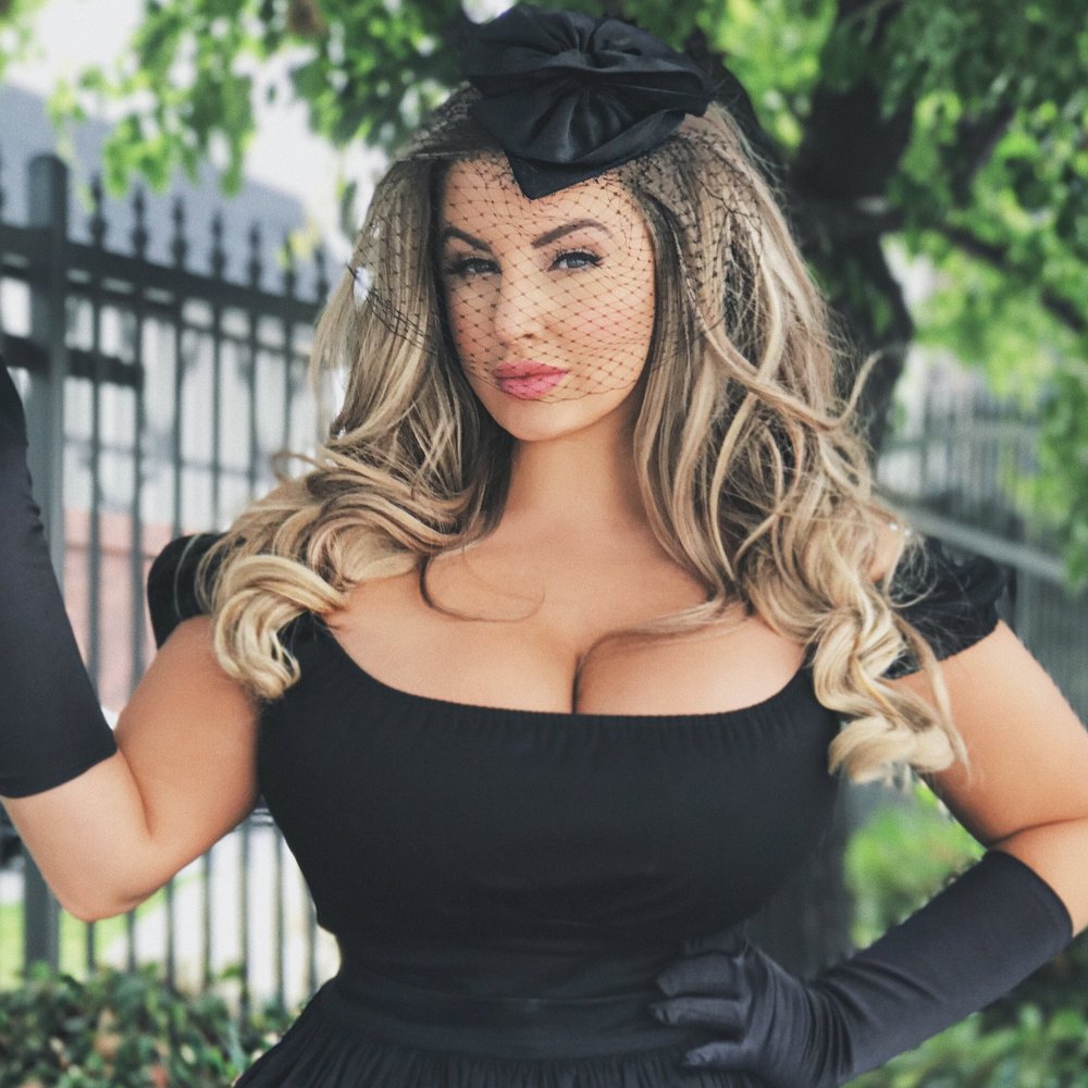 Ashley Alexis Model plus saz Ashley Alexiss 2019