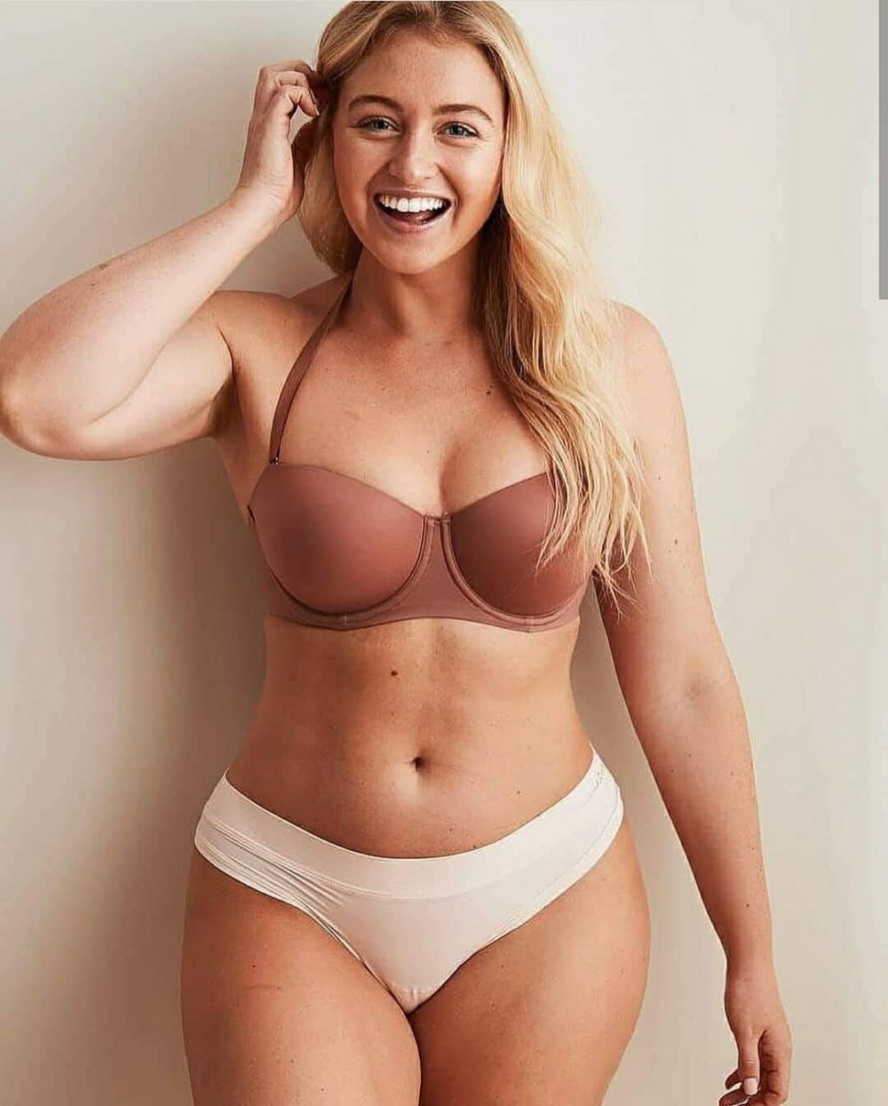 Plus saz model Savanna Sivers