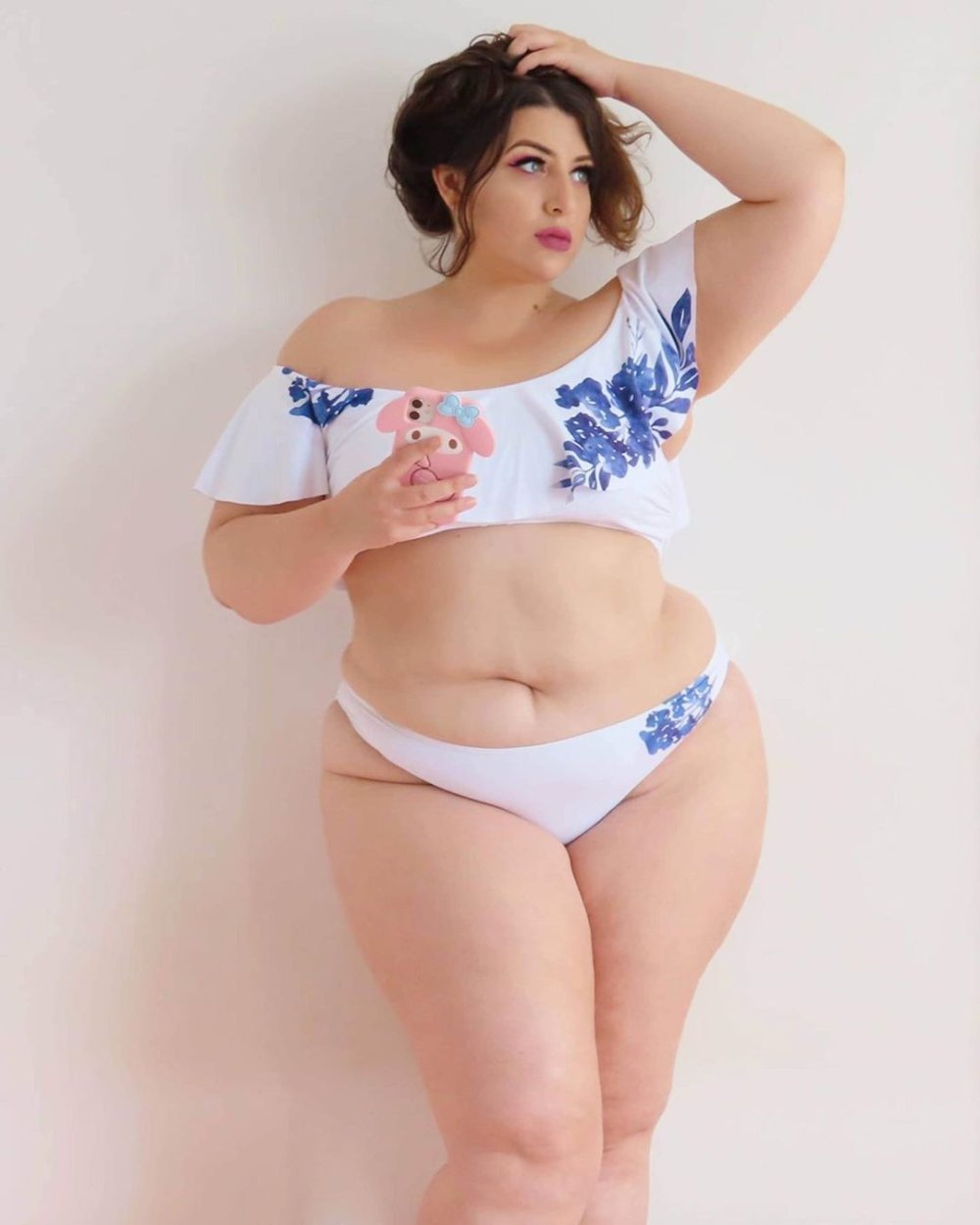 Model plus saz Mila Kuznetsova