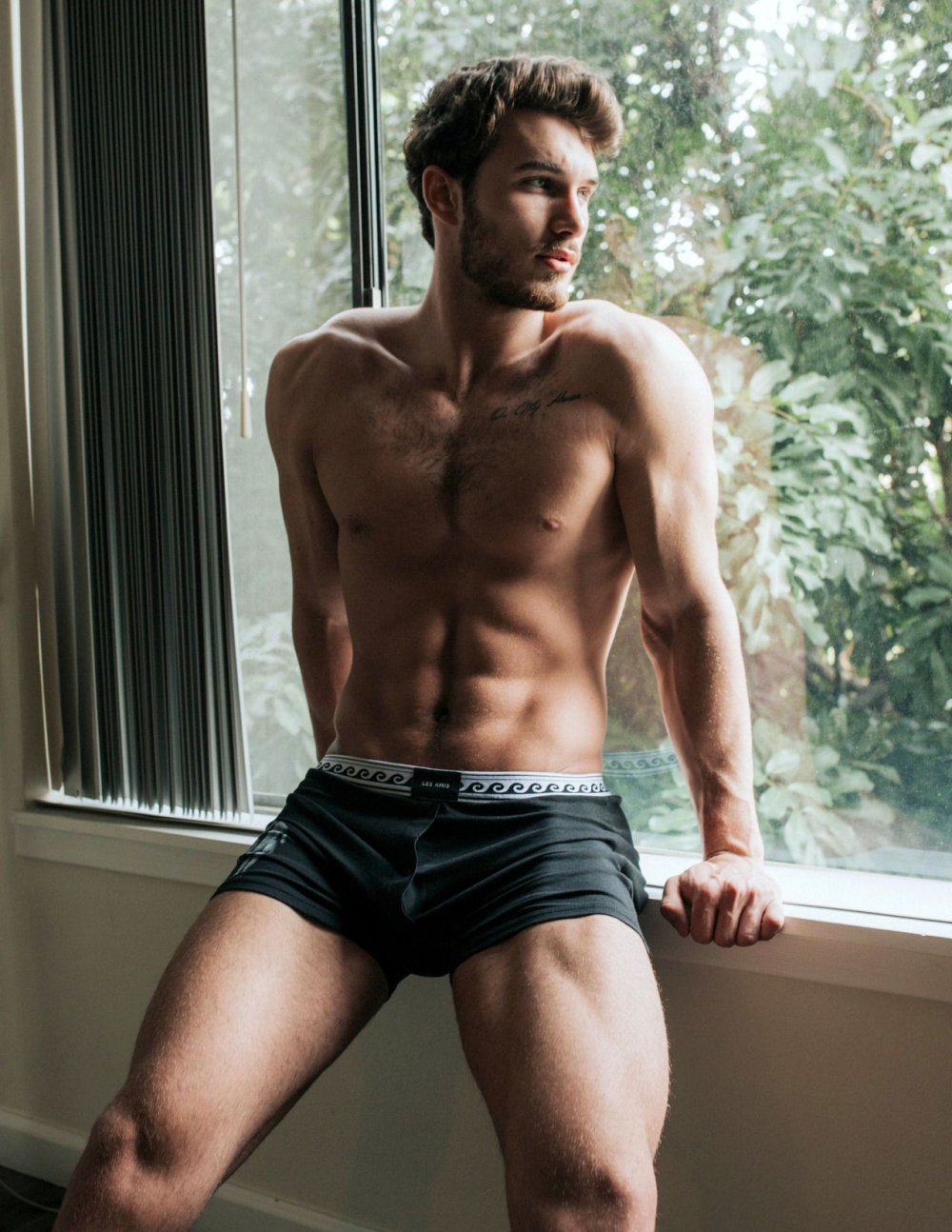 Naked actor Michael Forest
