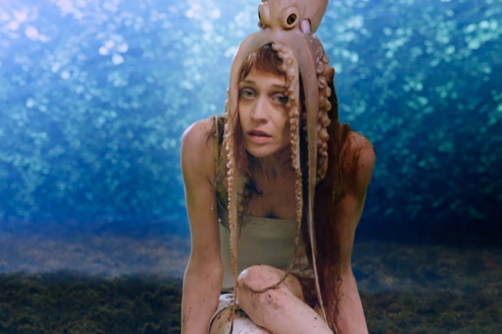 Fiona Apple in the clips