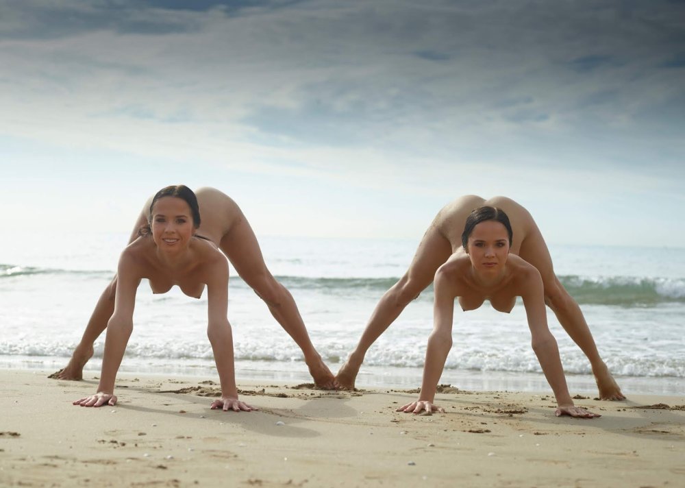 Gymnasts on the beach Ero