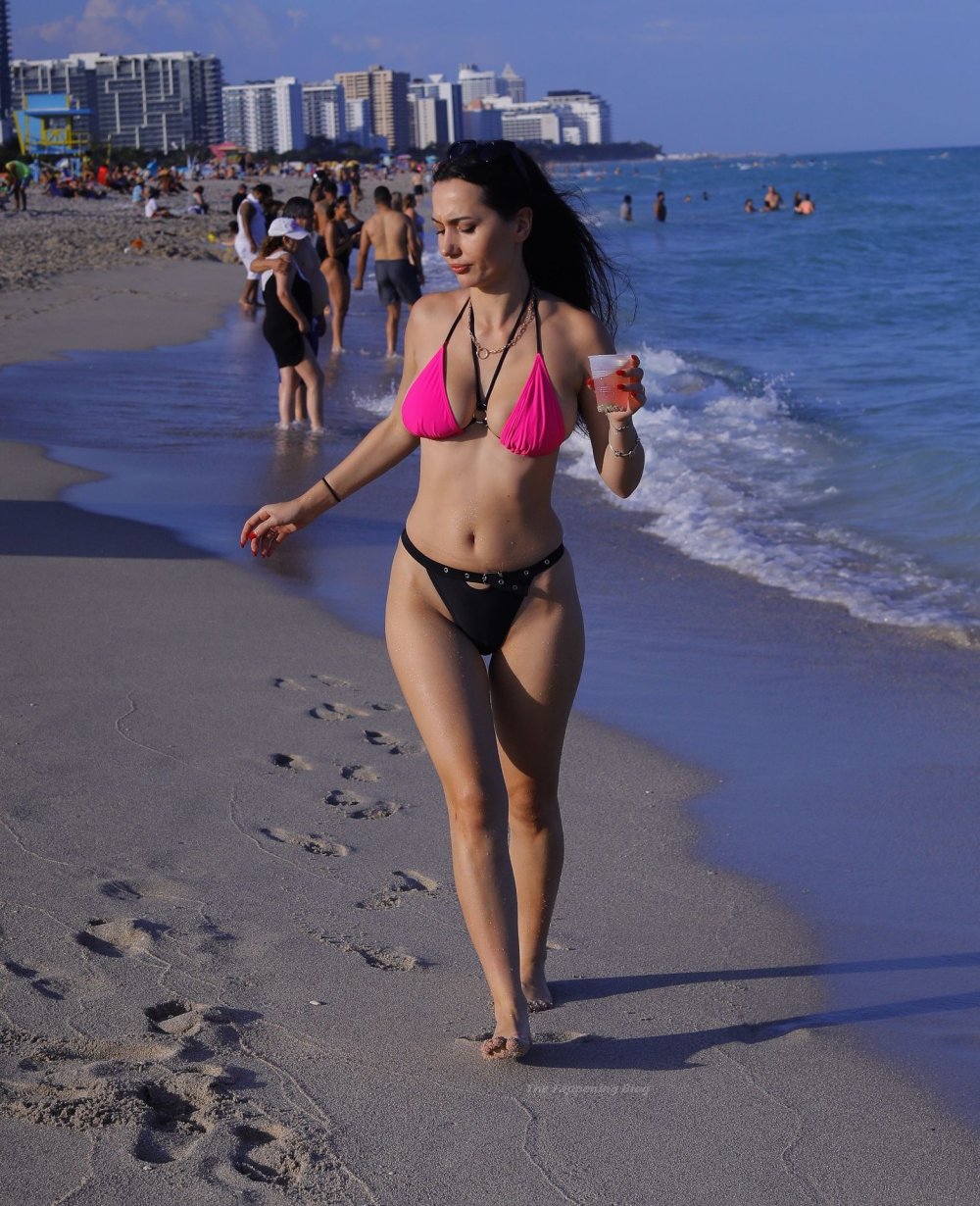 IVA Rogned real name naked