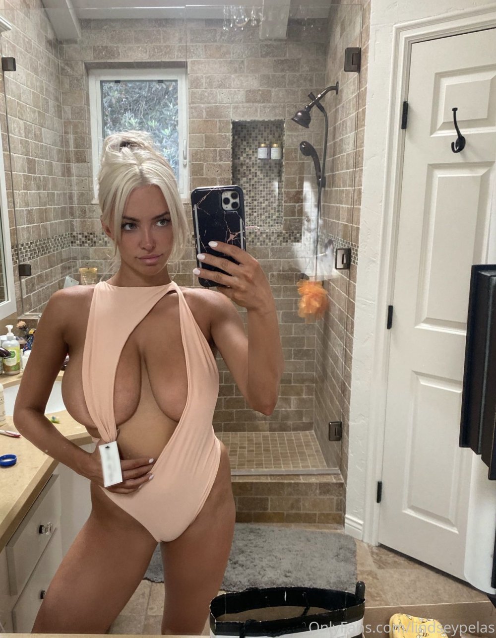 Lindsay Pelas Lindsey Pels