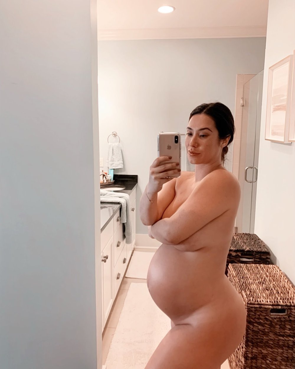Eve Lovodi pregnant naked