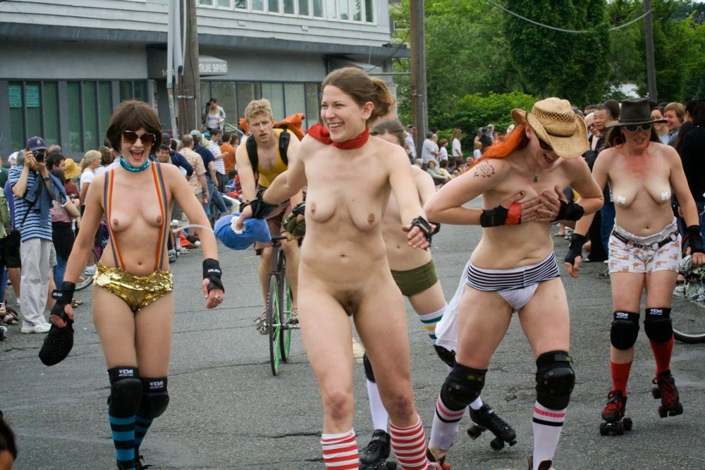 Naked bike races Big boobs