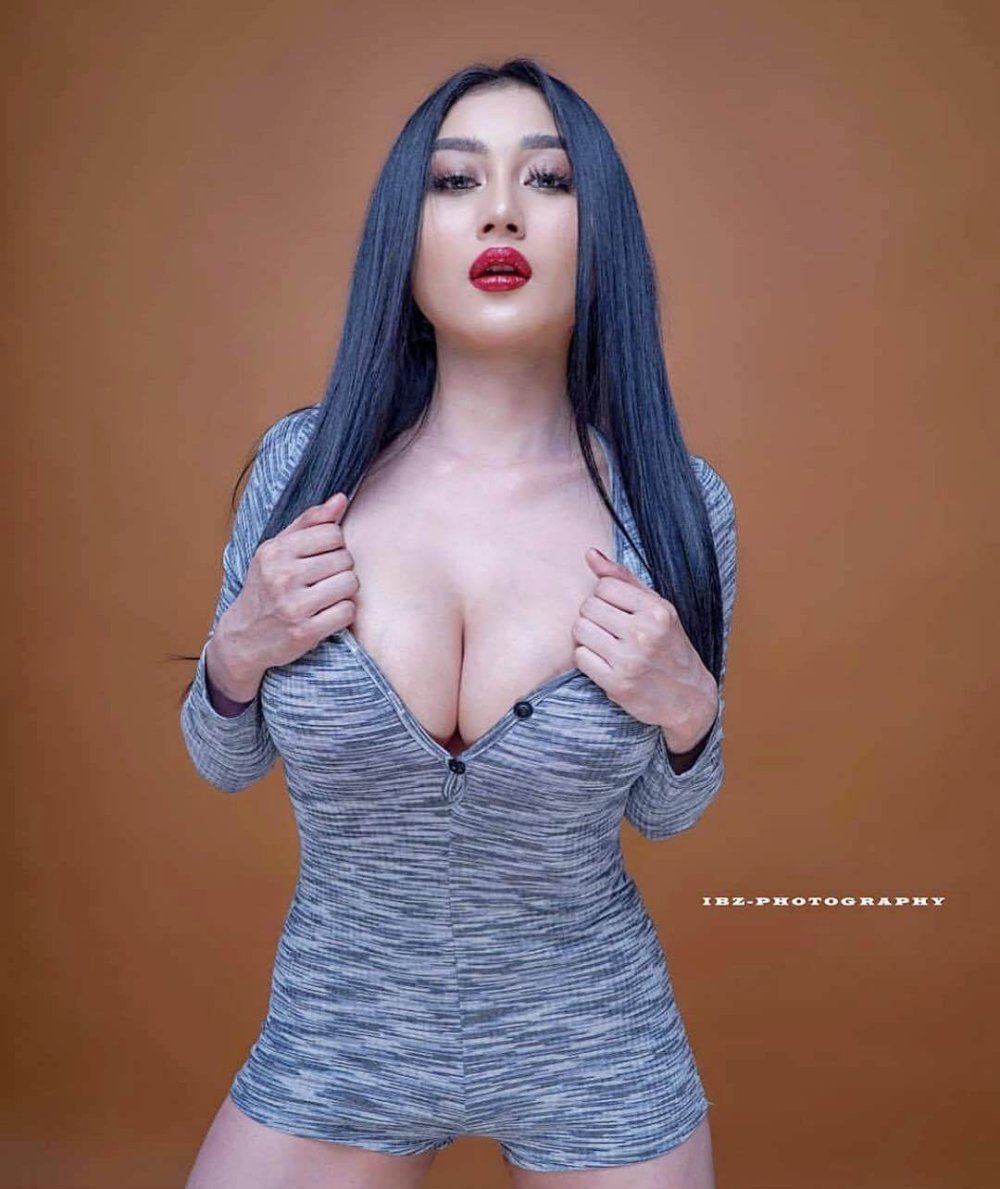 Abella Deanger in Brothers