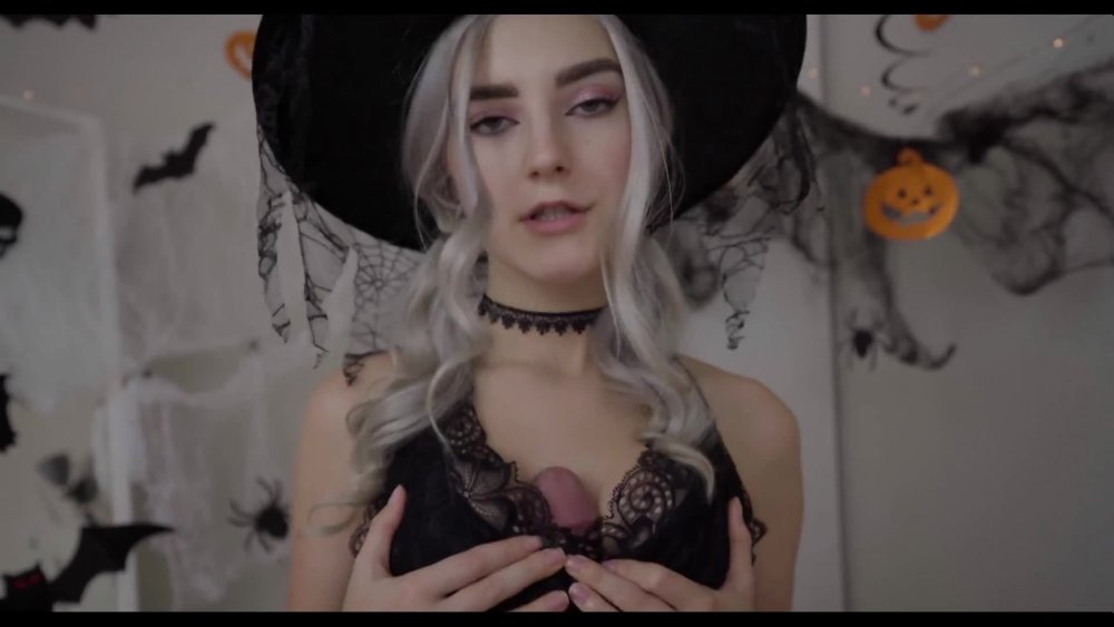 EVA ELFIE Halloween