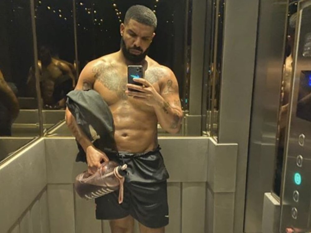 Way 2 Sexy Photo from the Drake clip