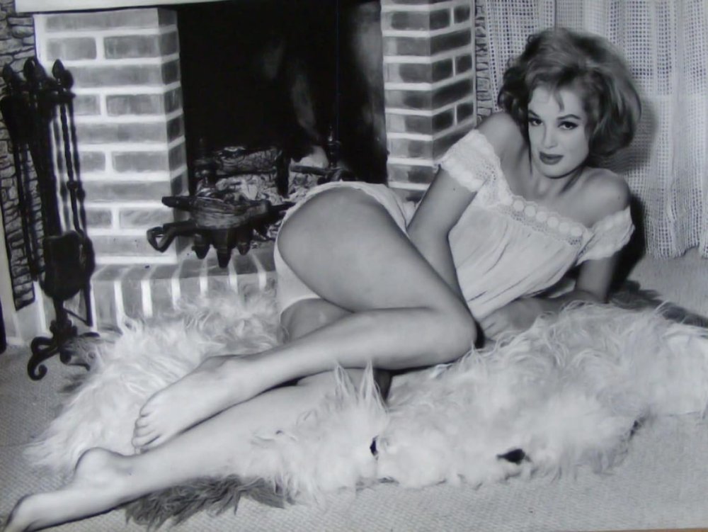 Margaret Nolan photo nude