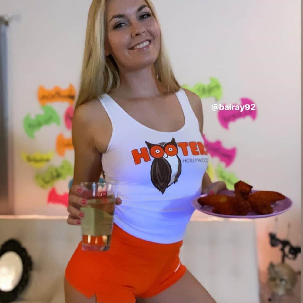 Actress Sexy Kelly Bailey