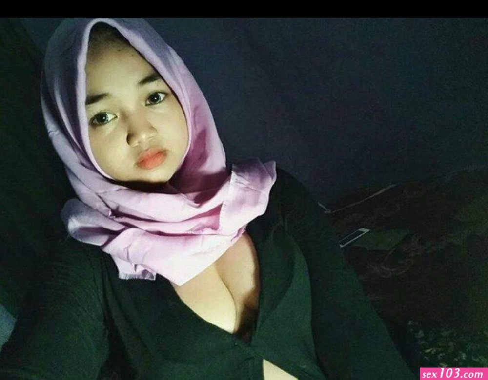 Asian hijab ordinary on Ero Street