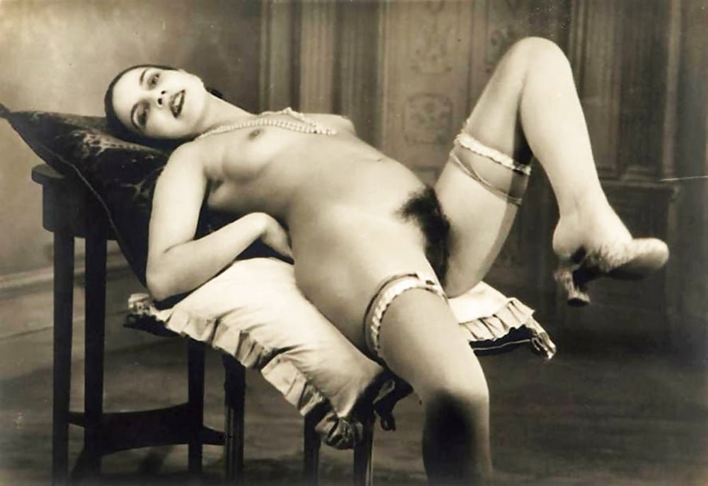 Naked women in retro films